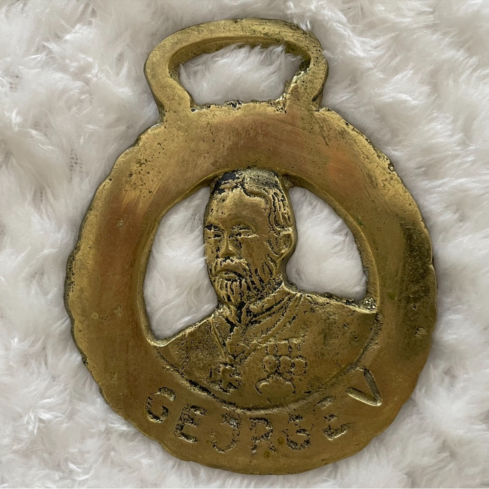 Antique-Style Brass Medallion Accent - Gold George Portrait